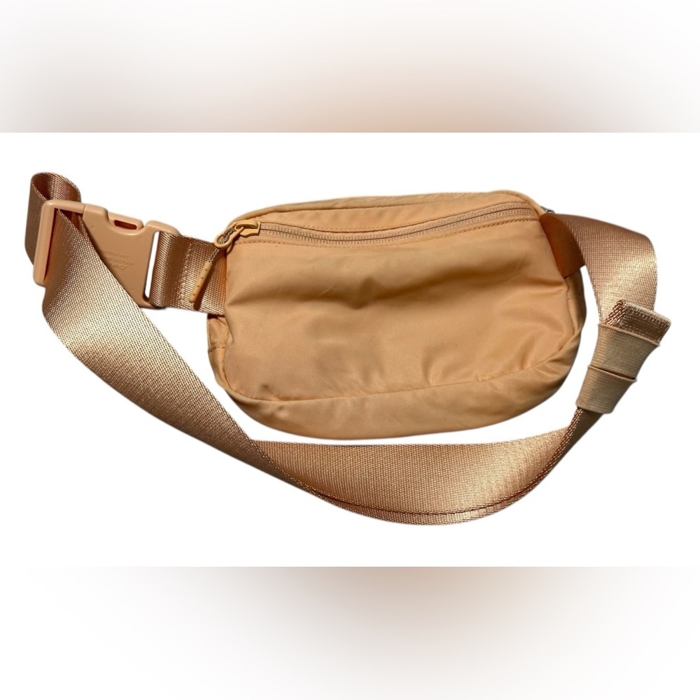 Lululemon Everywhere Belt Bag 1L Unisex OS Peach Tan Good Adjustable Strap - Picture 5 of 6